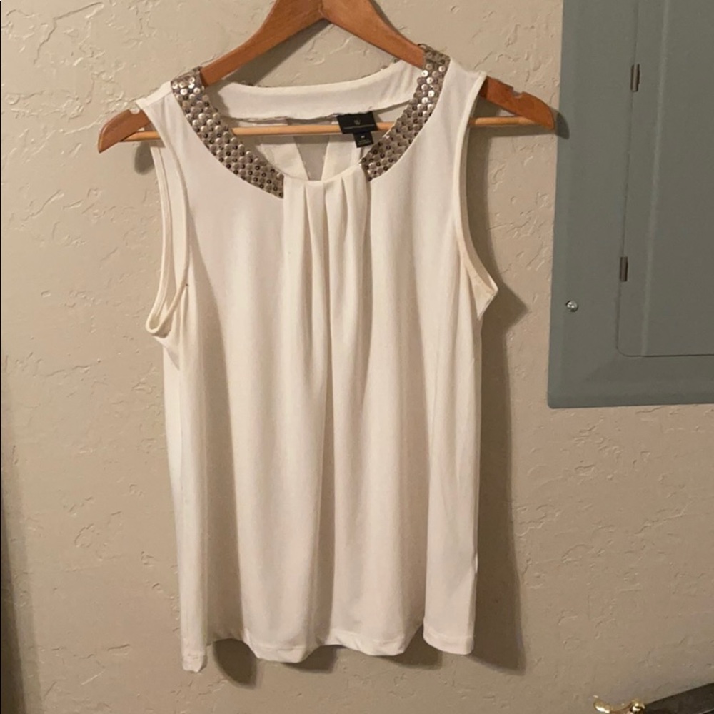 Whit blouse with gold sequins